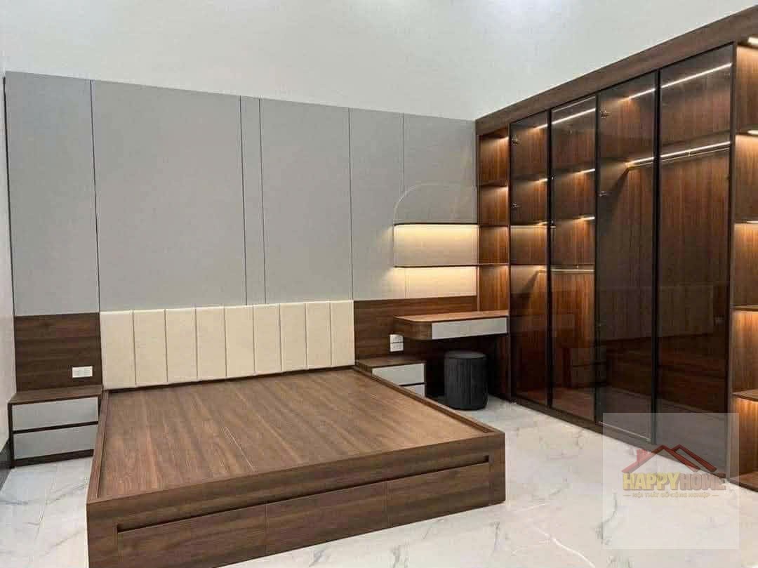 Phòng ngủ gỗ nhạt tủ trắng kệ trang trí