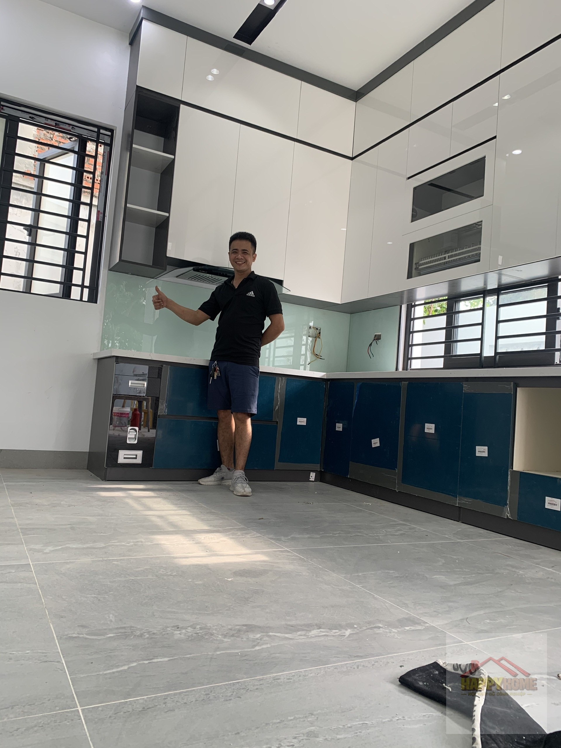 Tủ bếp Acrylic trắng xanh hoàn thiện 2024