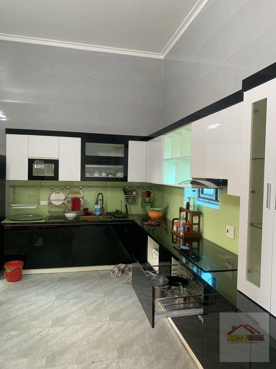 Tủ bếp Acrylic xám trắng công trình mới