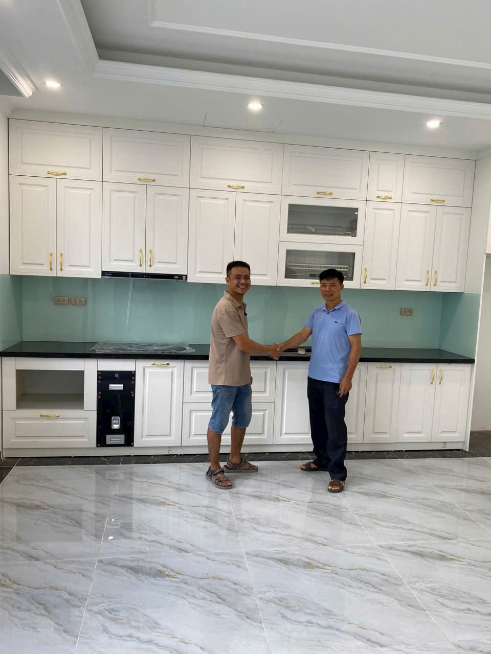 Tủ bếp tân cổ điển trắng gold – Happy Home